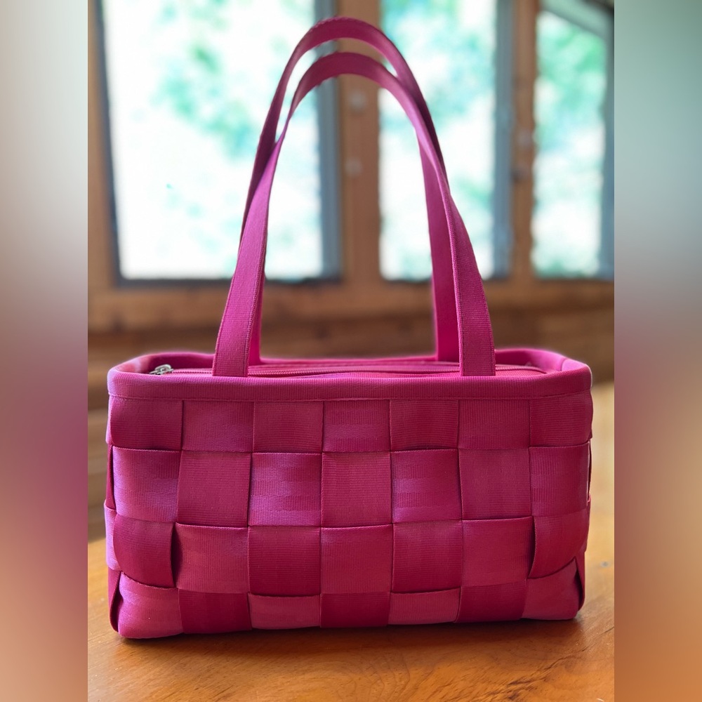 NEW - Harveys x Mercedes Benz Seatbelt Bag in Fuchsia